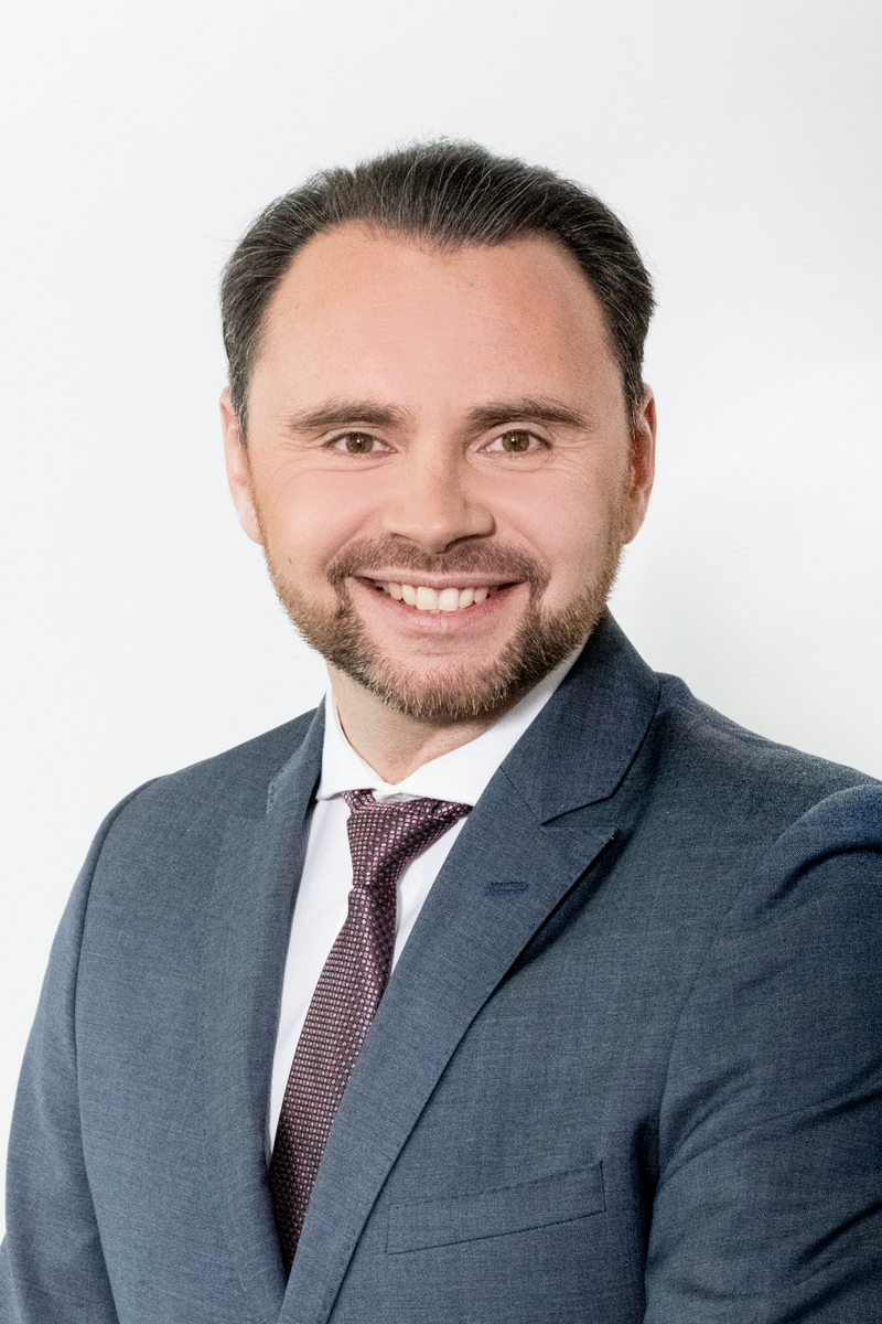 Aleksander Sibul : Associate Director | Valuation & Advisory