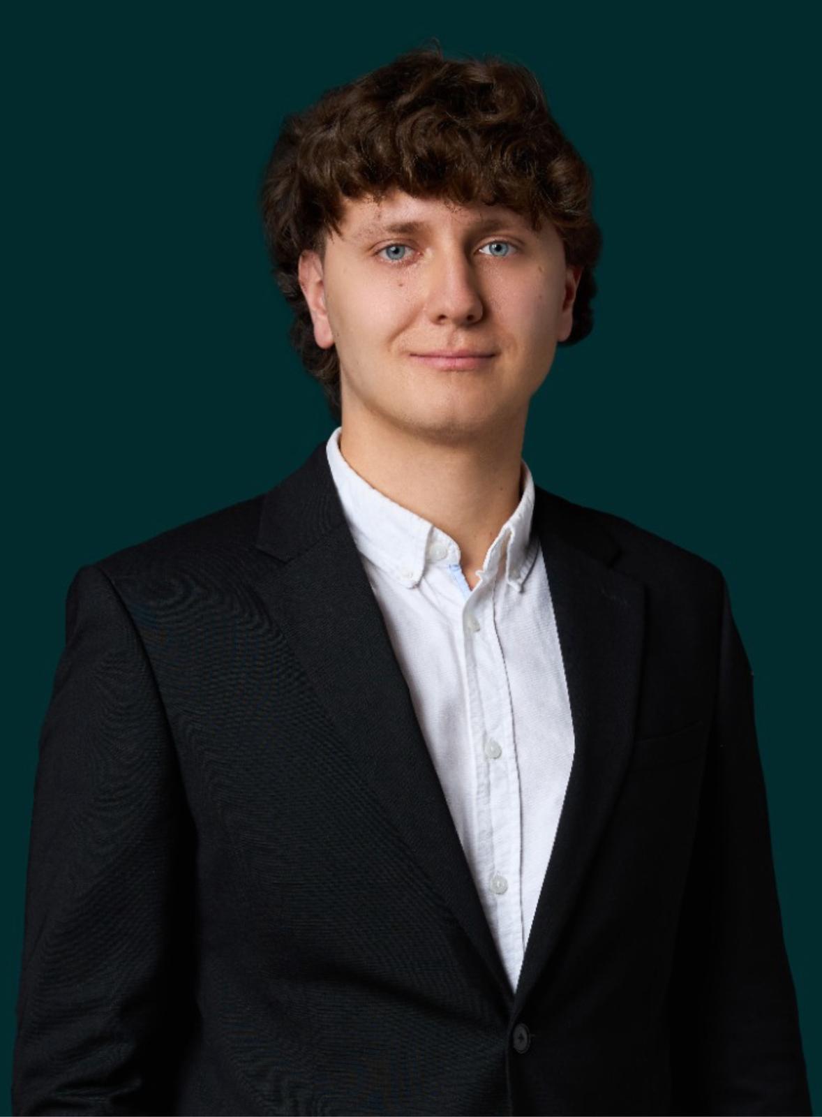 Deividas Kairys : Market Analyst | Research & Consulting